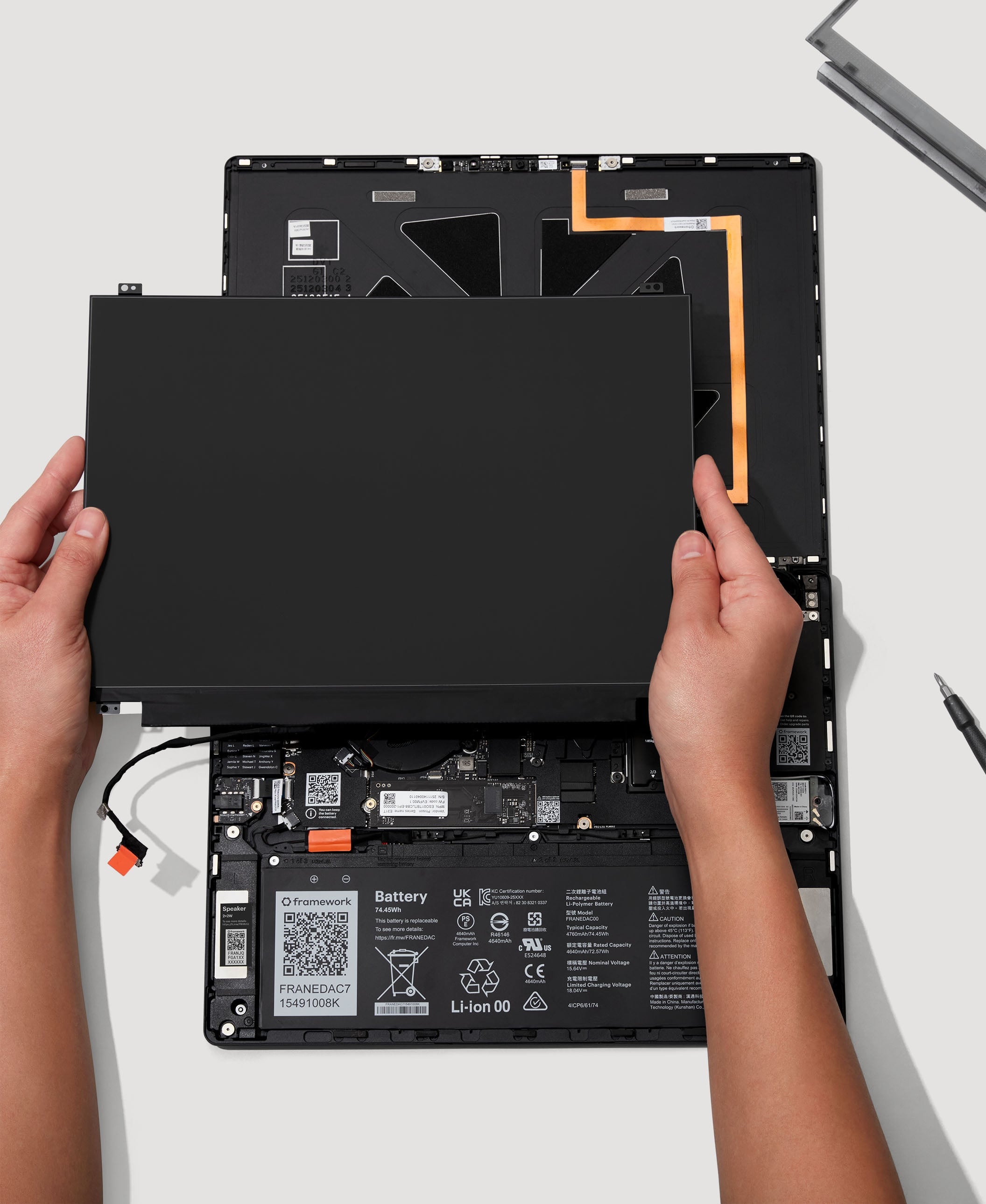Framework Laptop 13 Pro Touchscreen Display Kit - 2.8K installation