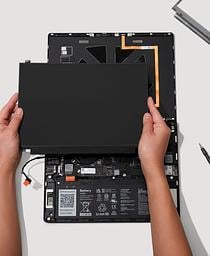 Framework Laptop 13 Pro Touchscreen Display Kit - 2.8K installation