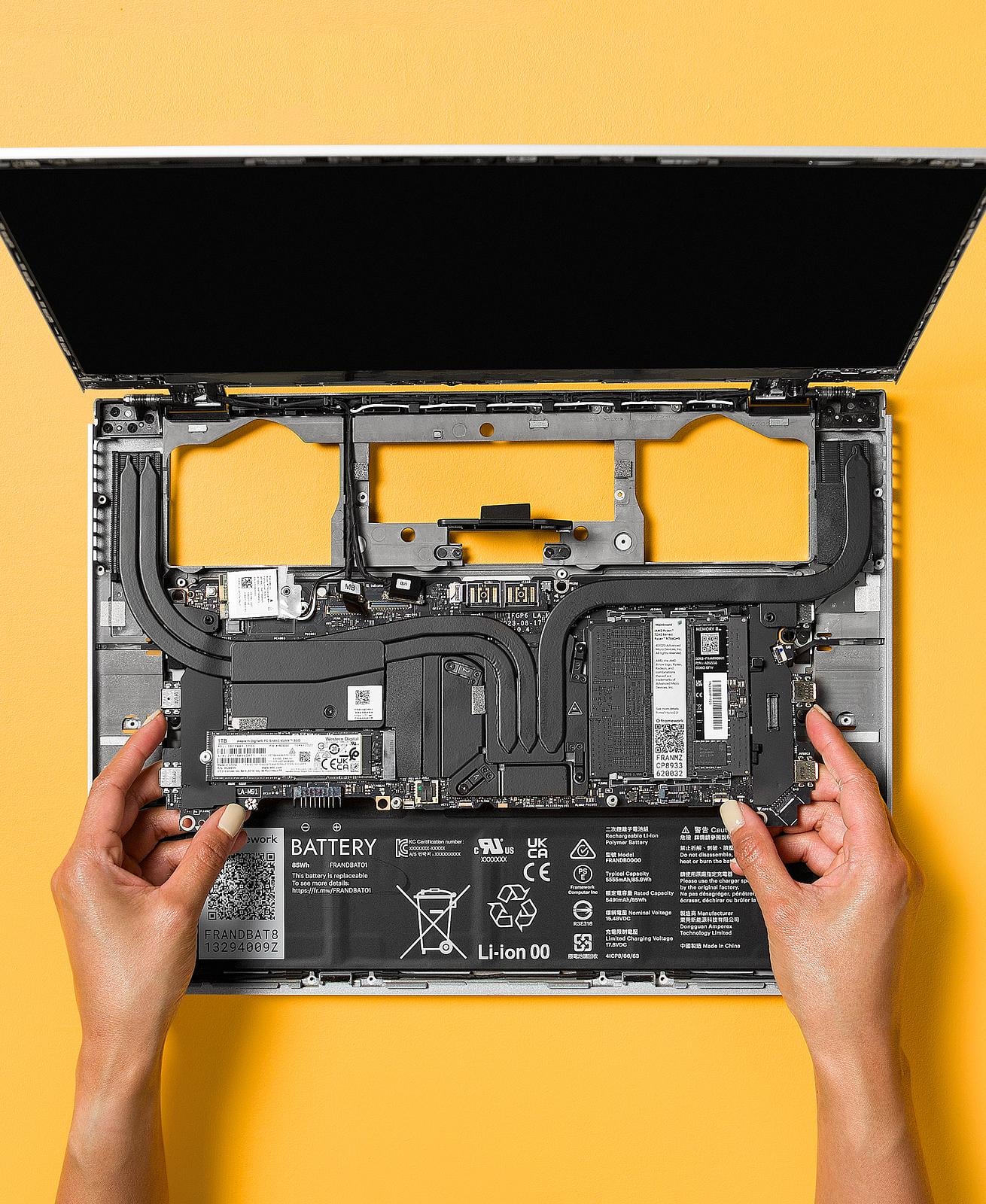 mainboard amd ryzen 7840HS top with laptop